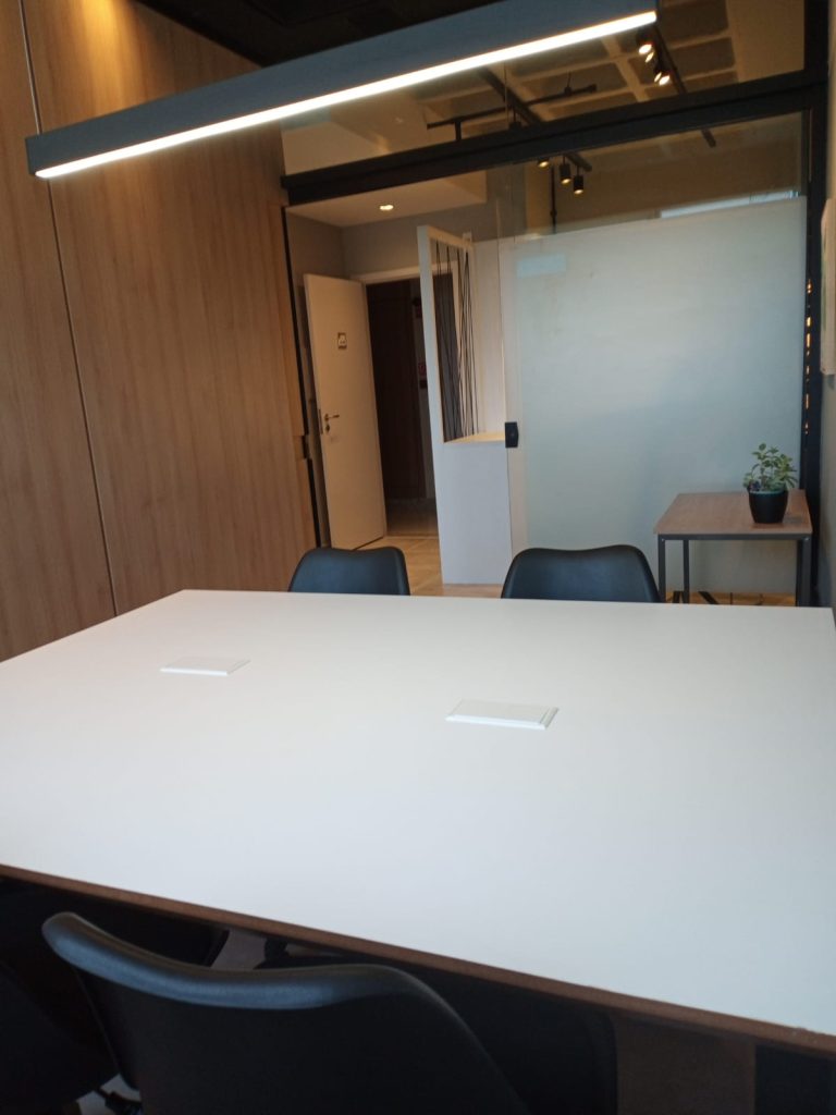 Entenda como funcionam as salas privativas em coworking