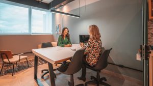 Benefícios de usar uma sala de atendimento para advogados e consultores